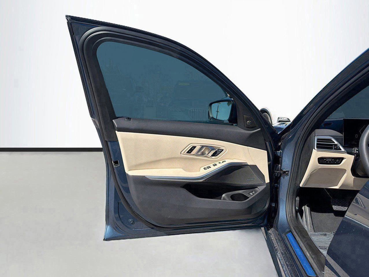 New 2025 BMW 330i Sedan w/ Convenience Package RWD image 22