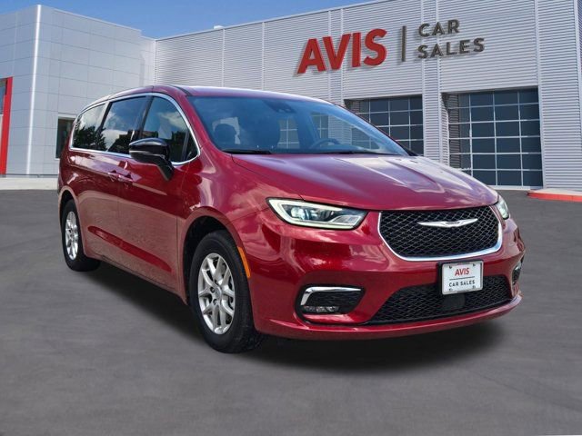 Used 2025 Chrysler Pacifica Select FWD image 3