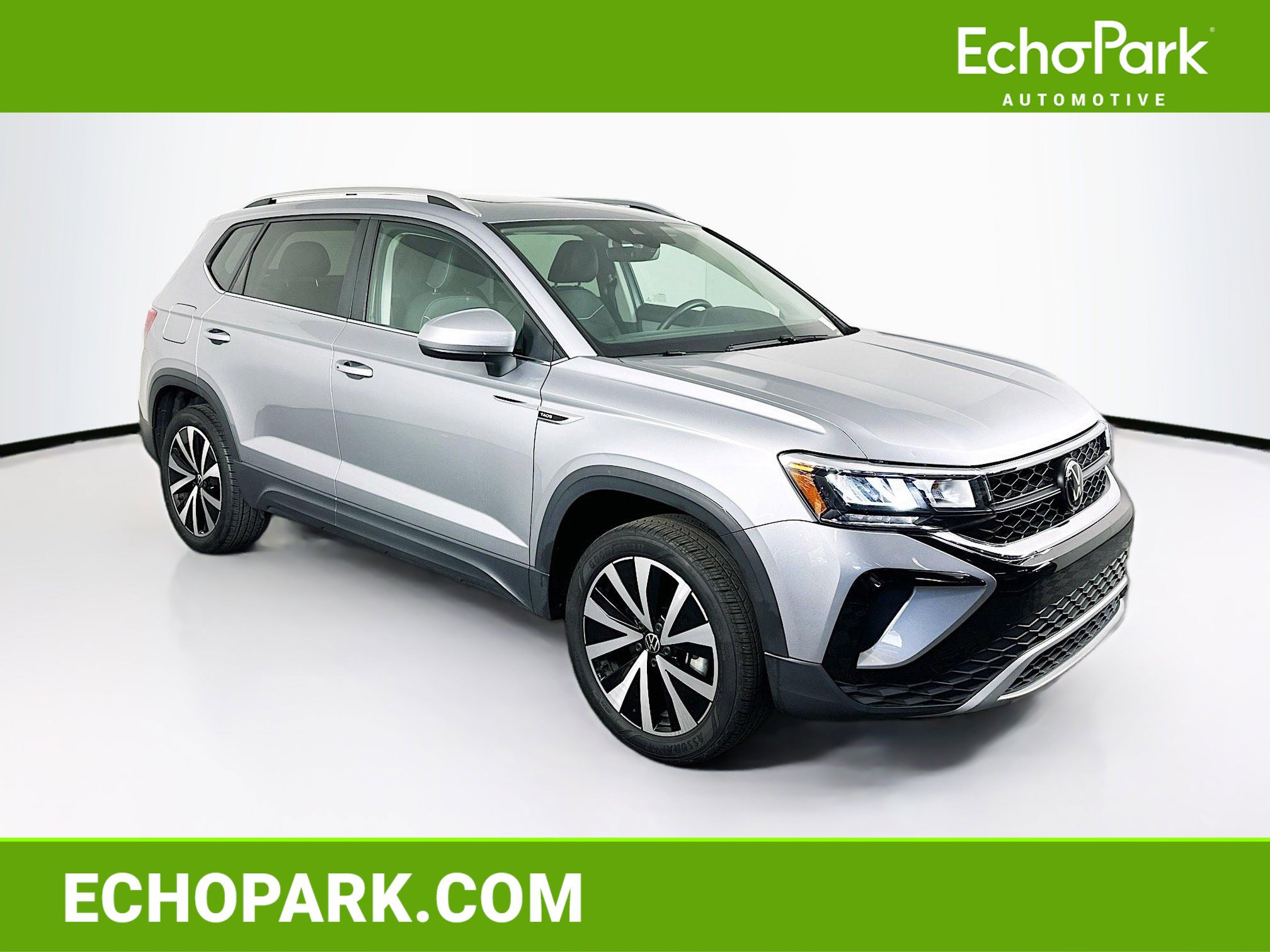 Used 2024 Volkswagen Taos SE image 1