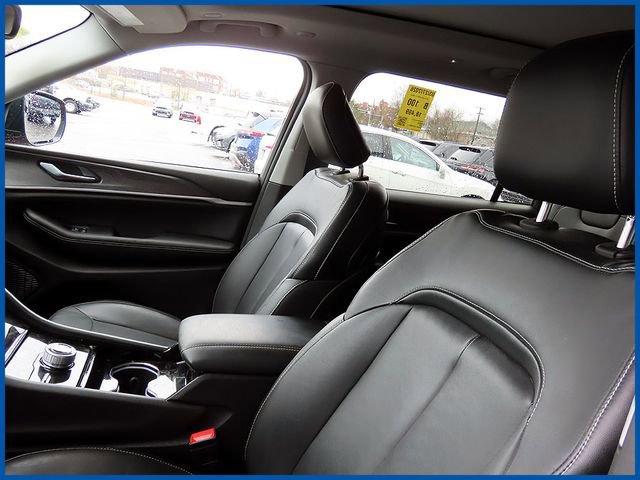 Used 2023 Jeep Grand Cherokee L Limited AWD/4WD image 14