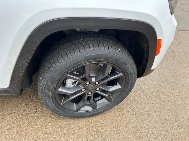New 2025 Jeep Grand Cherokee Limited image 24