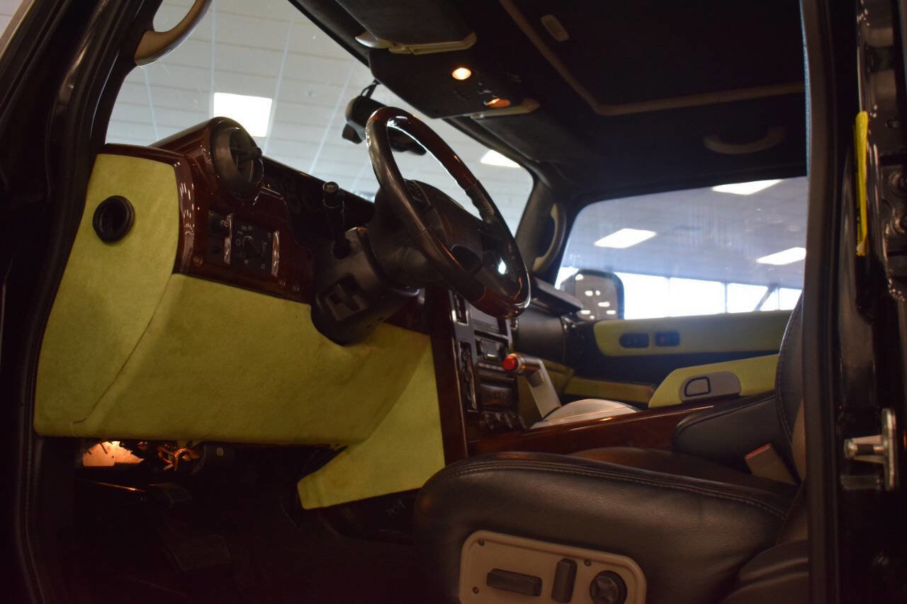 Used 2003 HUMMER H2 w/ Preferred Equipment Group image 47