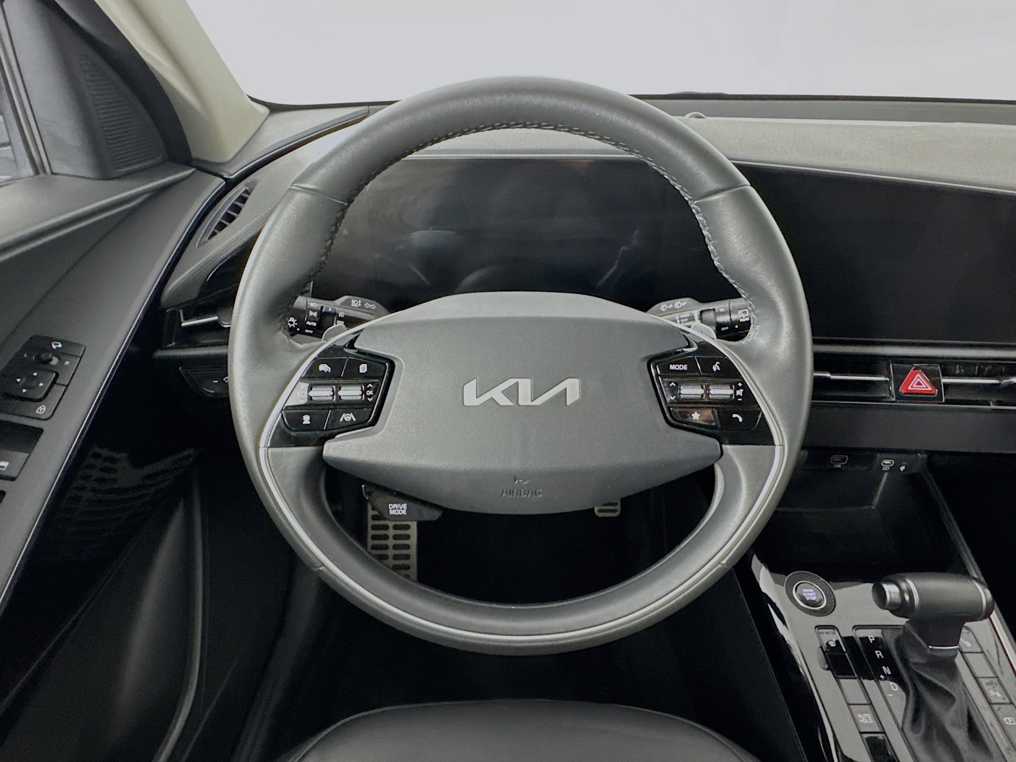 Used 2023 Kia Niro EX Touring image 11