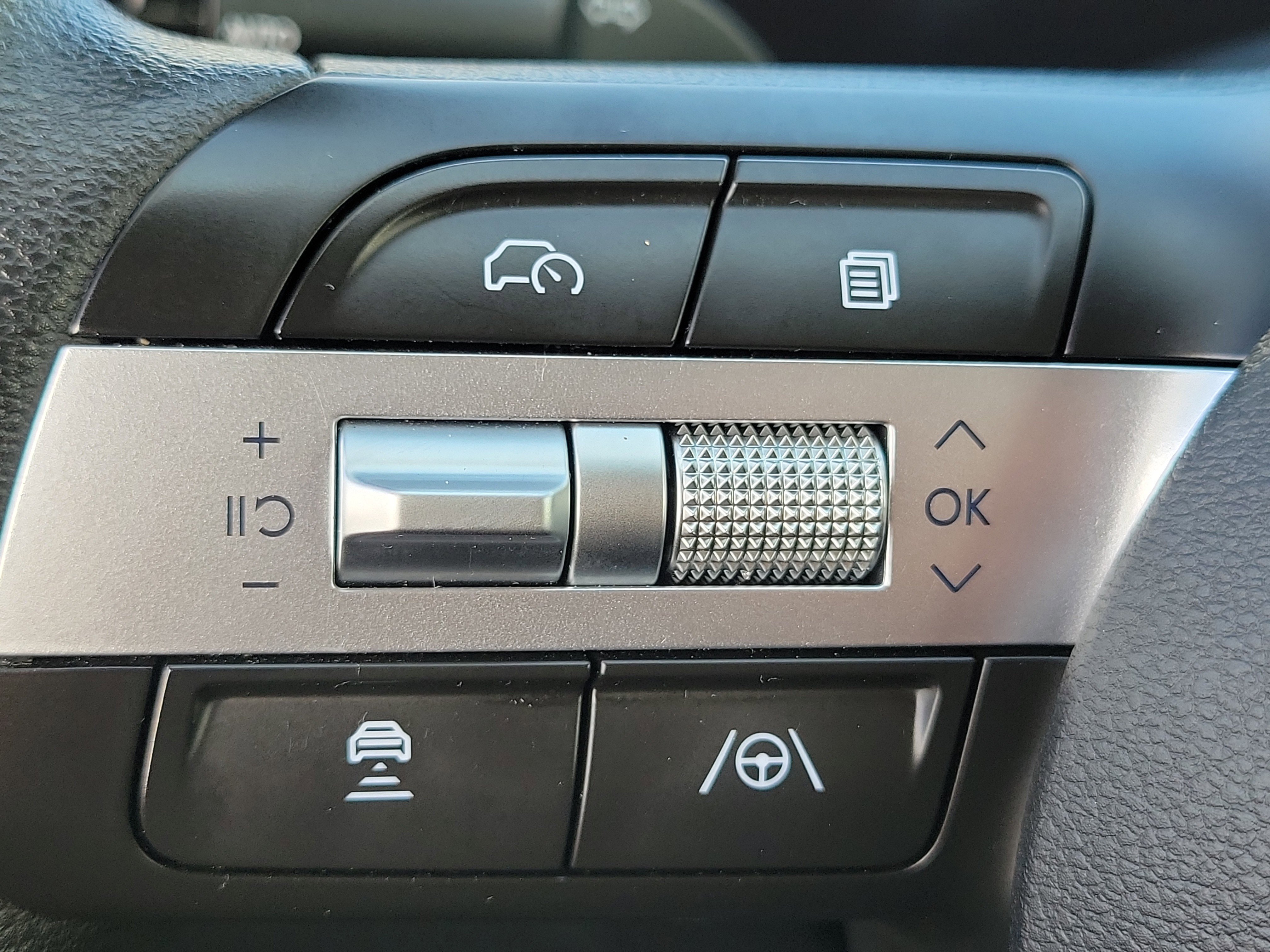 Certified 2025 Hyundai Tucson SE FWD image 8