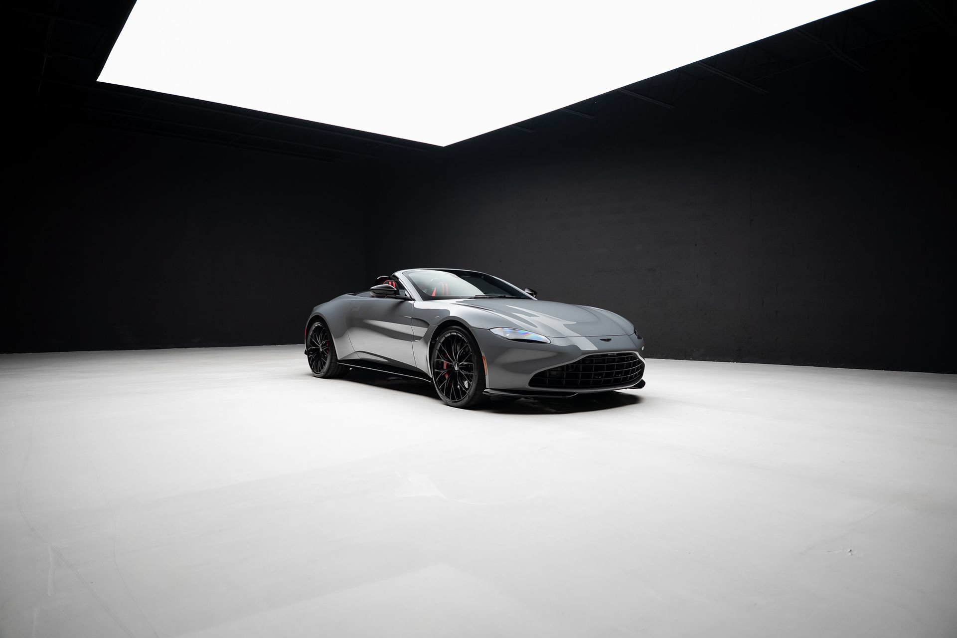 Used 2023 Aston Martin V8 Vantage Roadster RWD image 78