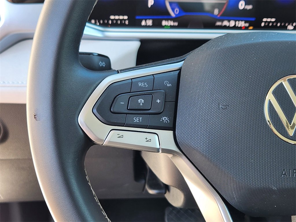 Used 2025 Volkswagen Taos SE image 8