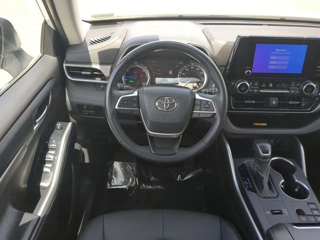 Certified 2025 Toyota Highlander XLE image 16