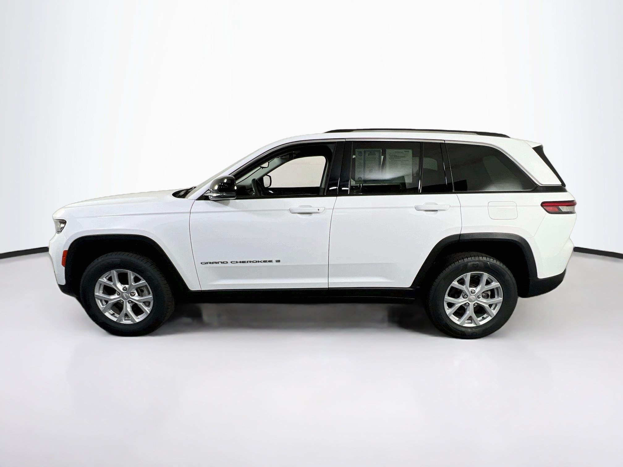 Used 2023 Jeep Grand Cherokee Limited AWD/4WD image 8