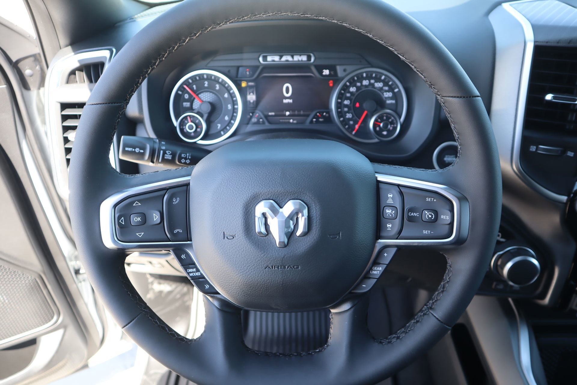 New 2026 RAM 1500 4x4 Crew Cab image 3