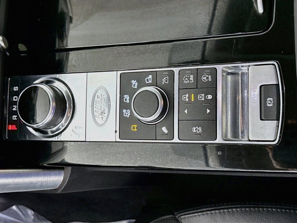 Used 2018 Land Rover Discovery HSE AWD/4WD image 19