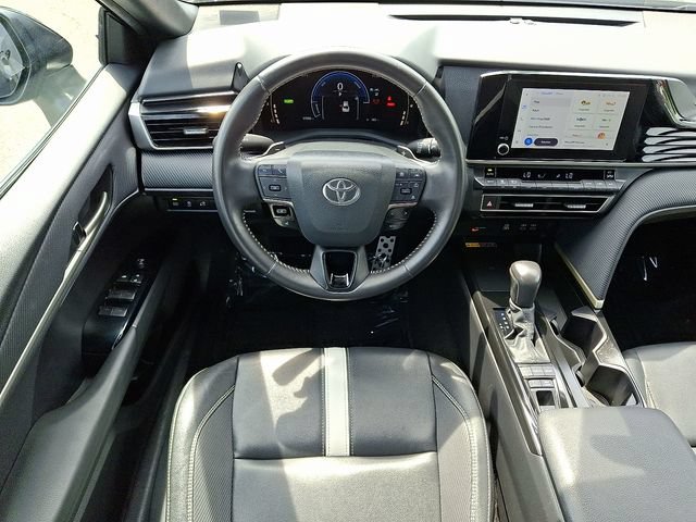 Used 2025 Toyota Camry SE FWD image 11