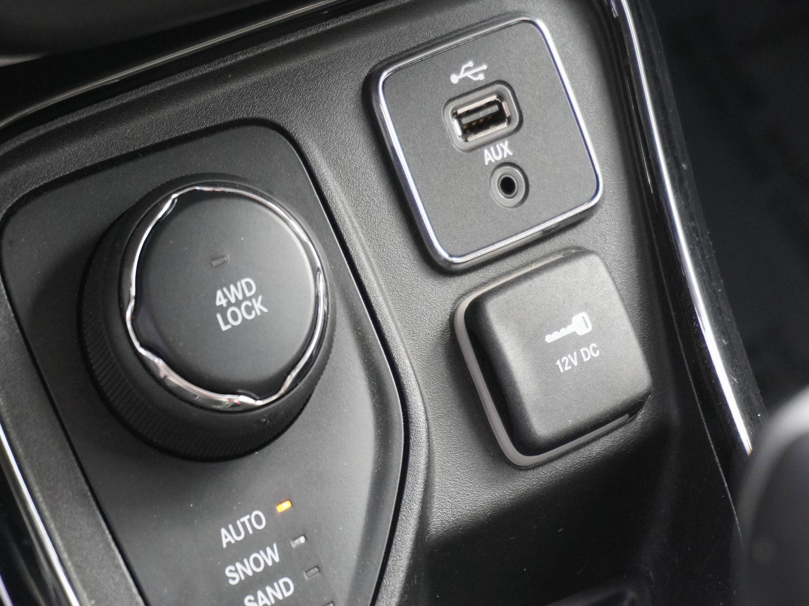 Used 2017 Jeep Compass Limited image 27