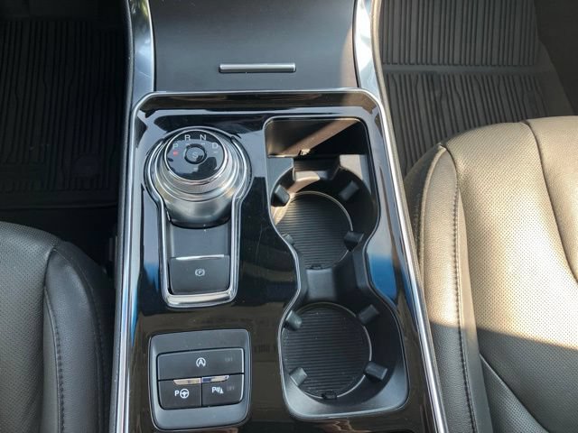 Used 2019 Ford Edge Titanium w/ Equipment Group 301A AWD/4WD image 15
