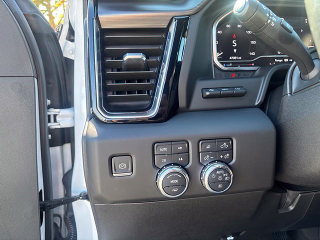Used 2024 GMC Sierra 3500 Denali Ultimate AWD/4WD image 18