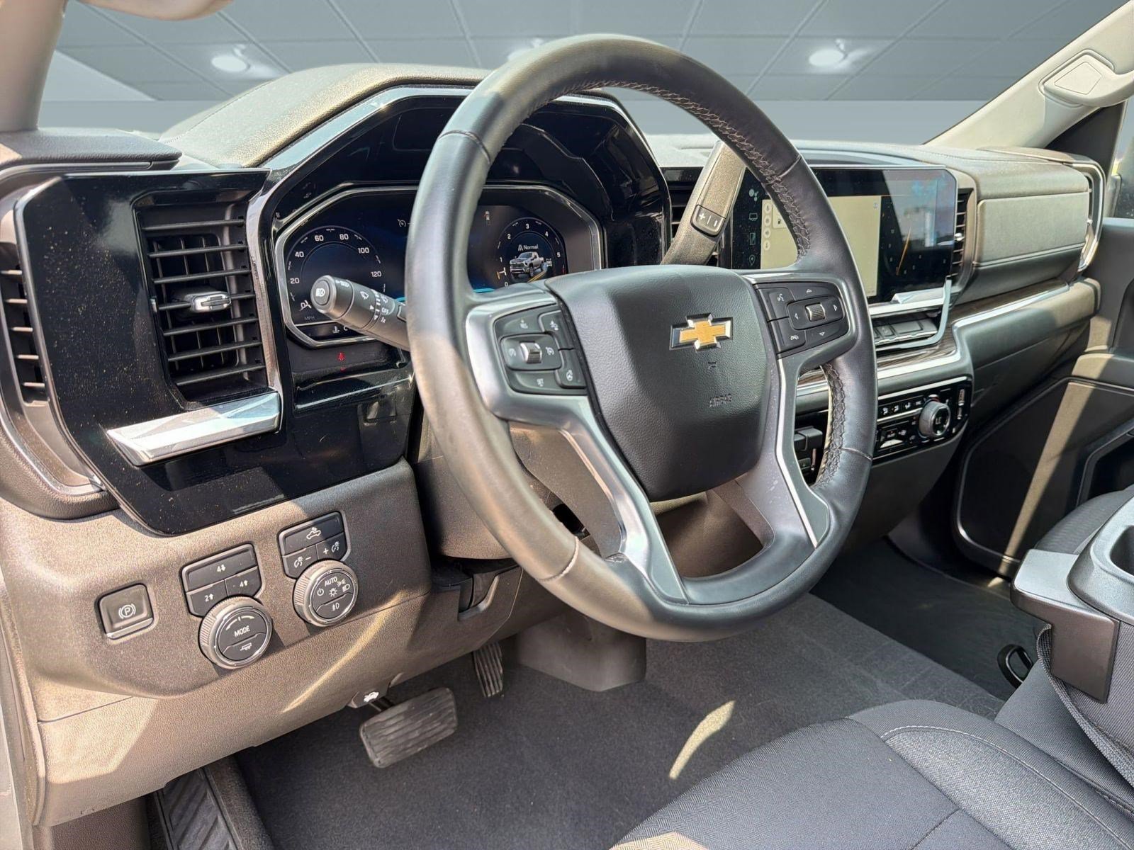 Used 2024 Chevrolet Silverado 2500 LT AWD/4WD image 4
