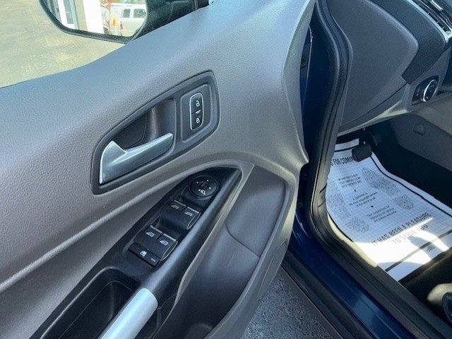 Used 2020 Ford Transit Connect XLT image 14