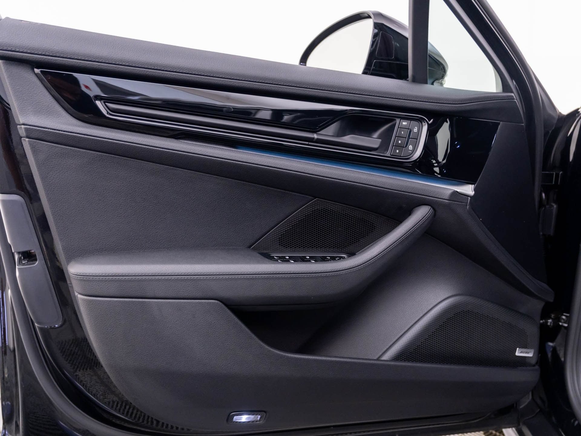 Certified 2025 Porsche Panamera 4 AWD/4WD image 14