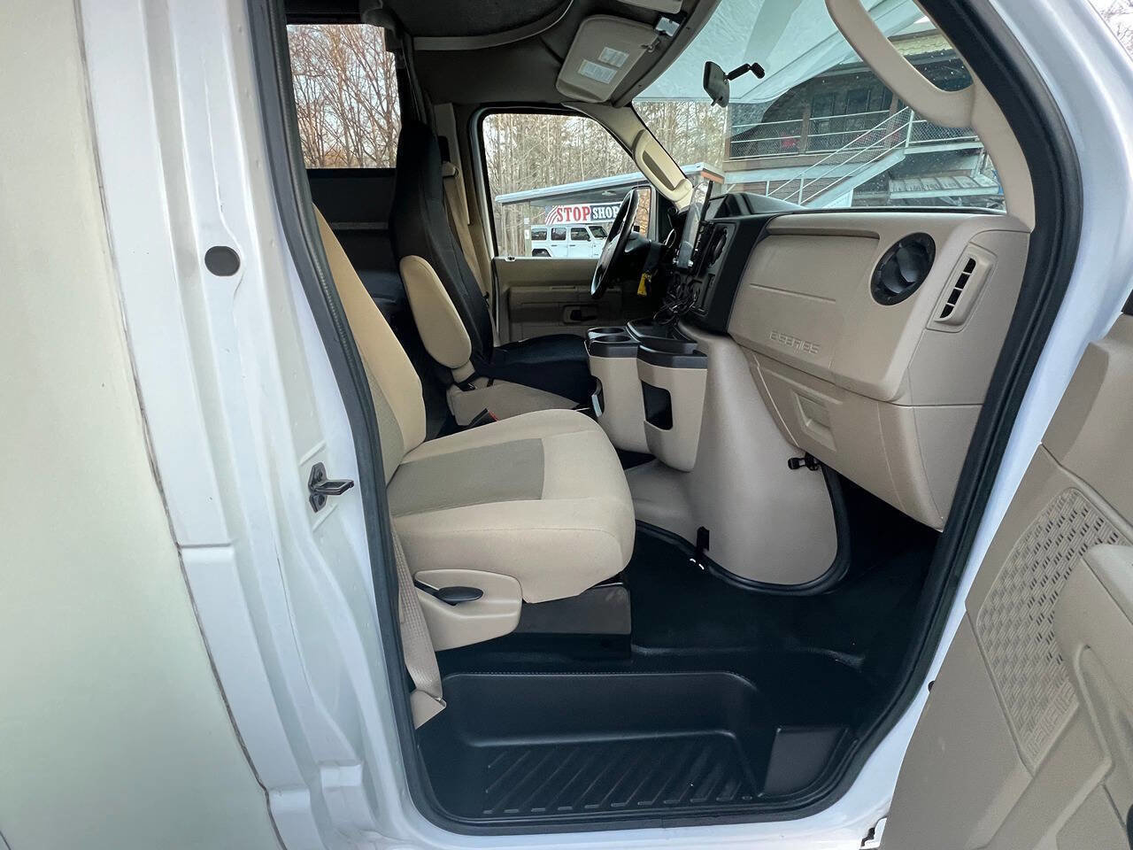 Used 2018 Ford E-350 and Econoline 350 Super Duty w/ Motorhome Prep Package image 18