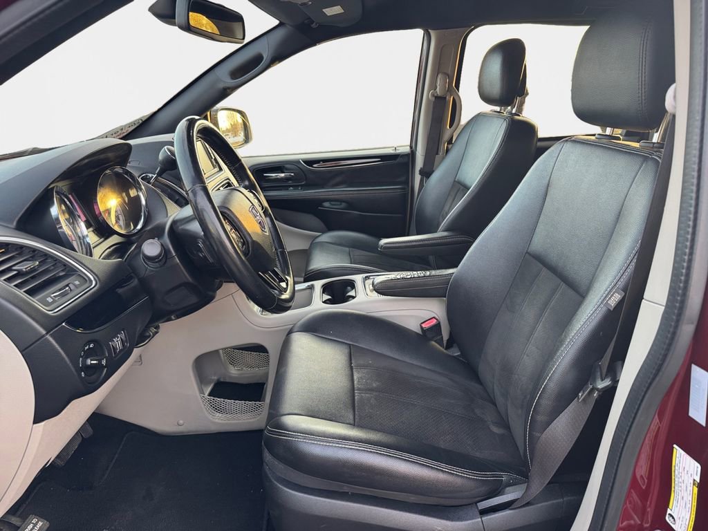 Used 2019 Dodge Grand Caravan SXT w/ Driver Convenience Group FWD image 12