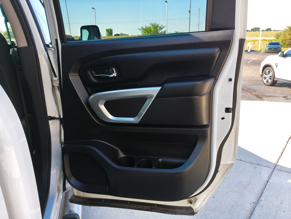 Used 2017 Nissan Titan SV AWD/4WD image 25