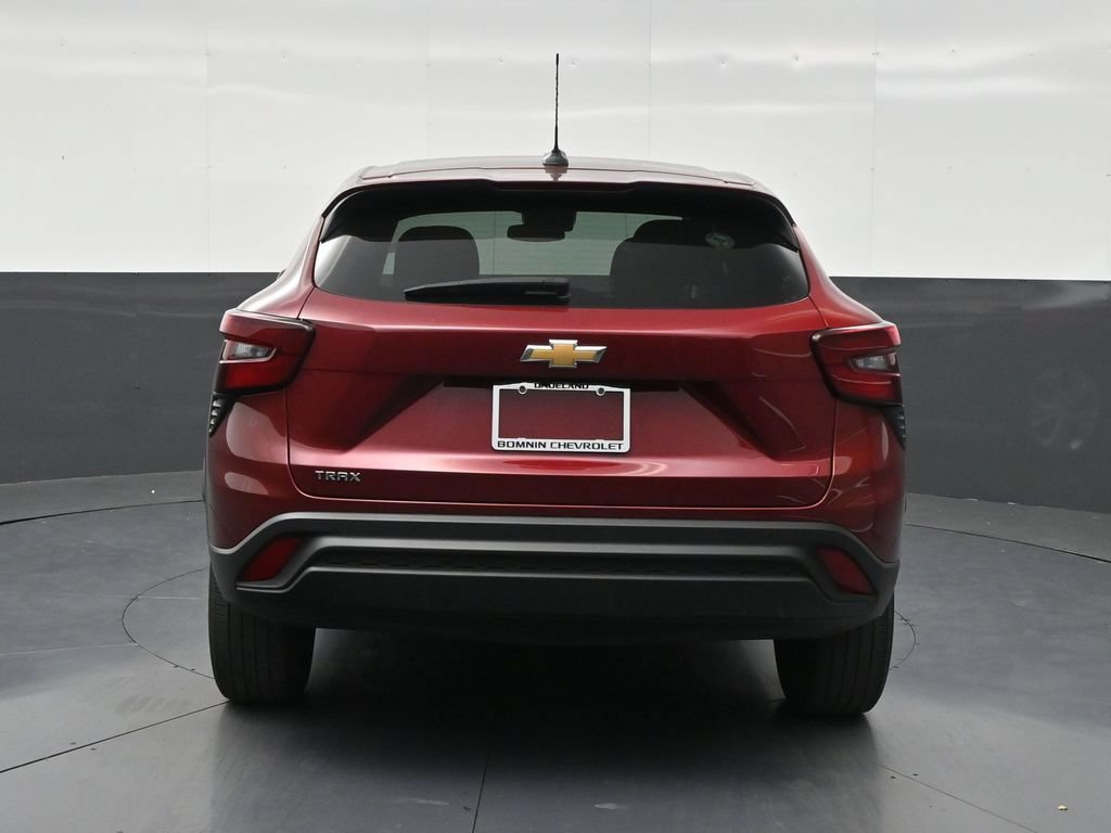 Used 2025 Chevrolet Trax LS FWD image 4