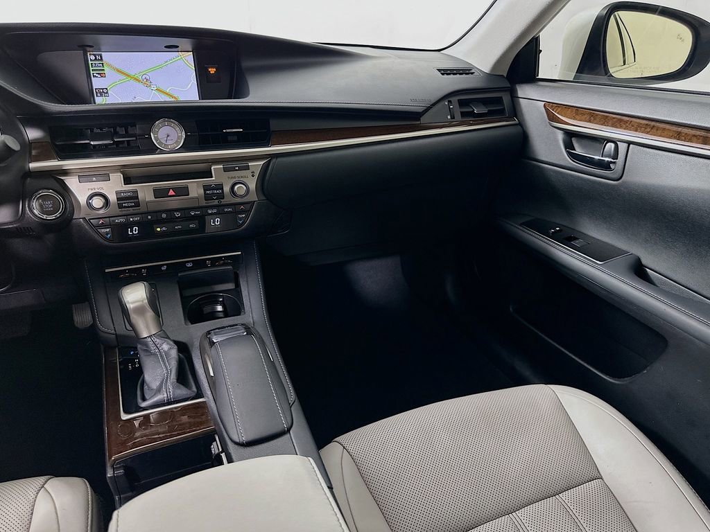 Used 2017 Lexus ES 350 w/ Luxury Package FWD image 24