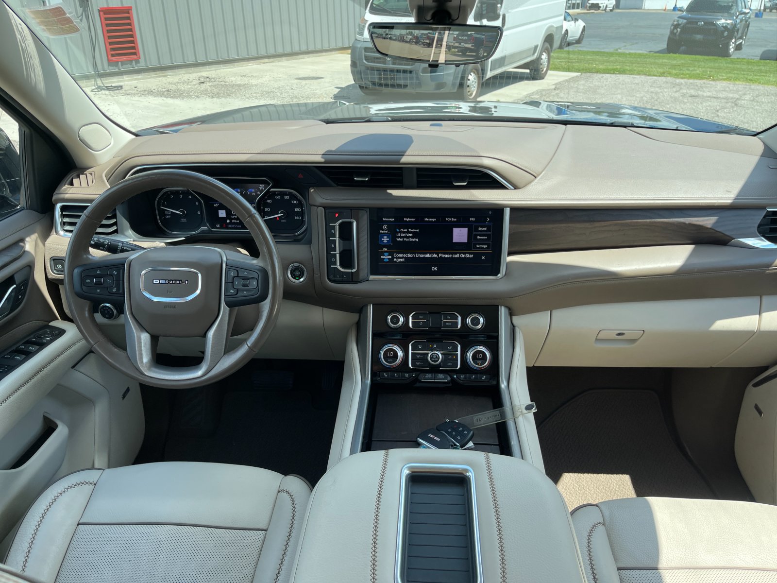 Used 2021 GMC Yukon XL Denali w/ Denali Premium Package AWD/4WD image 15