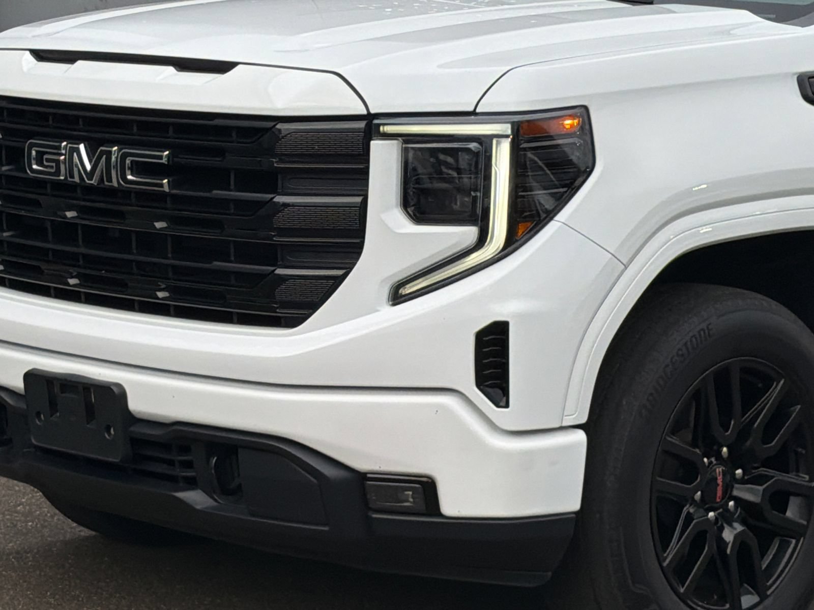 Used 2022 GMC Sierra 1500 Elevation w/ LPO, Elevation Black Package AWD/4WD image 2