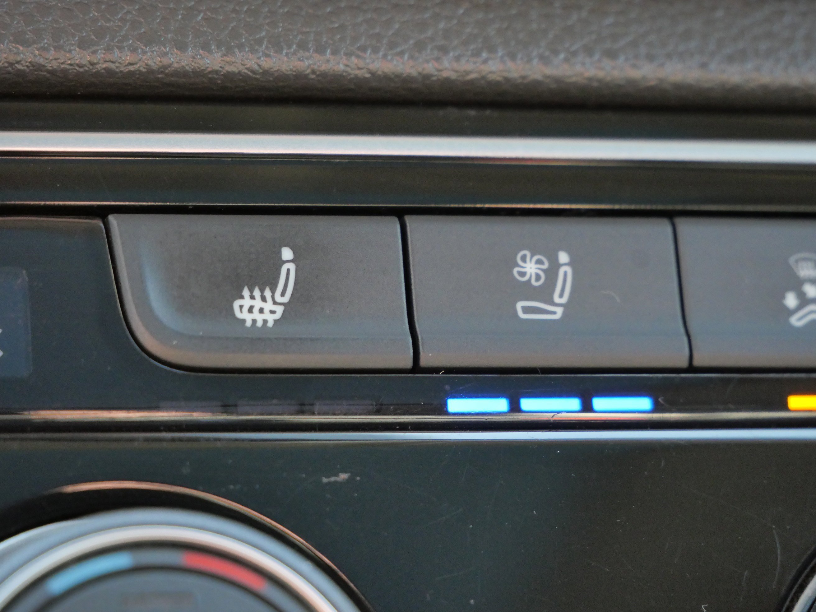 Used 2021 Volkswagen Atlas SEL Premium image 30