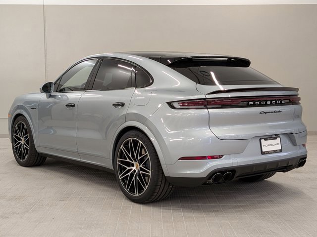 Used 2024 Porsche Cayenne Turbo image 3