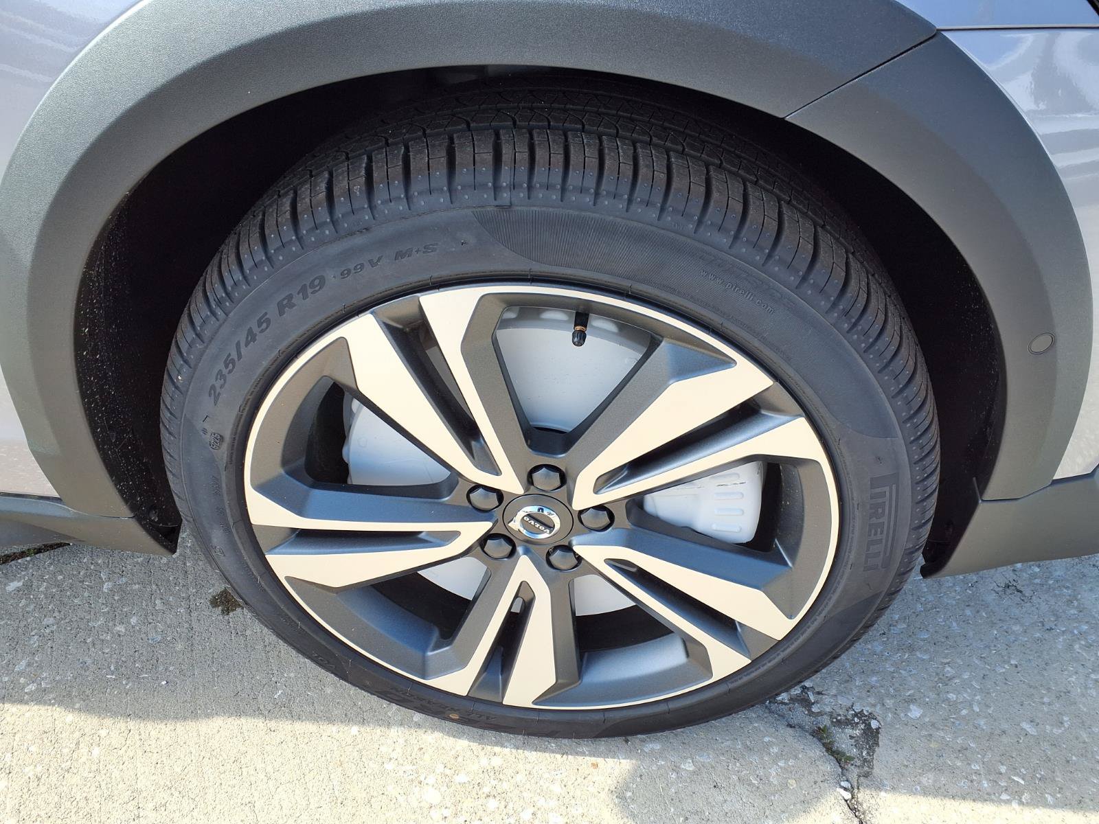 New 2026 Volvo V60 B5 Cross Country Plus w/ Protection Package Premier AWD/4WD image 9