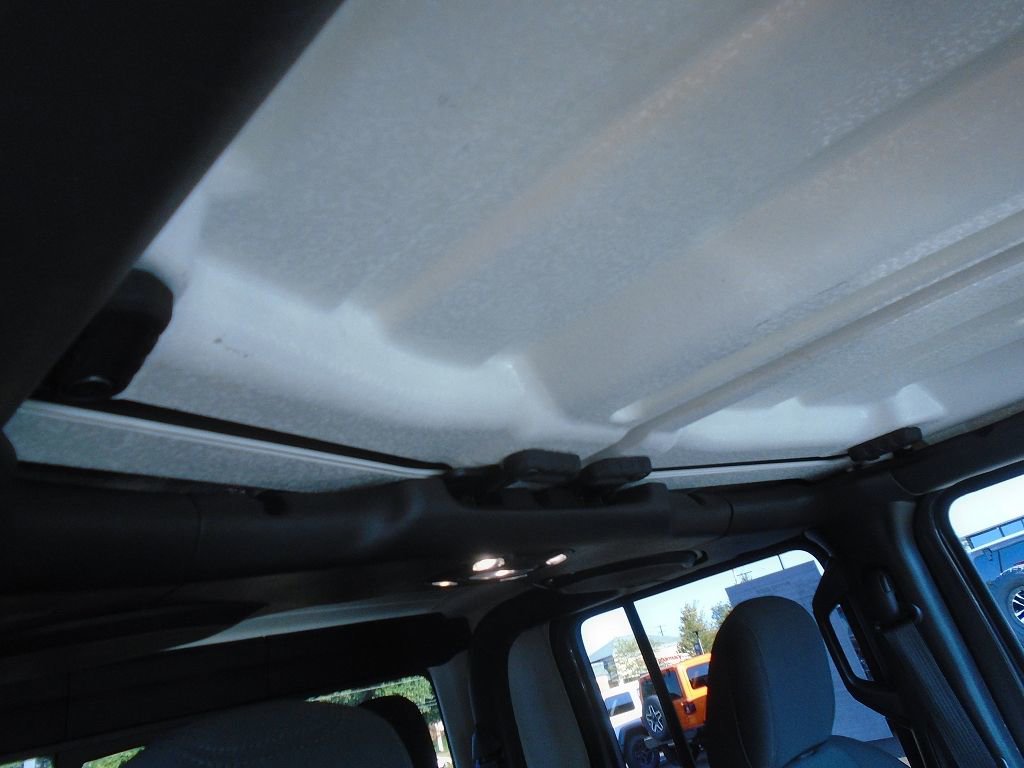 Certified 2021 Jeep Gladiator Willys image 14