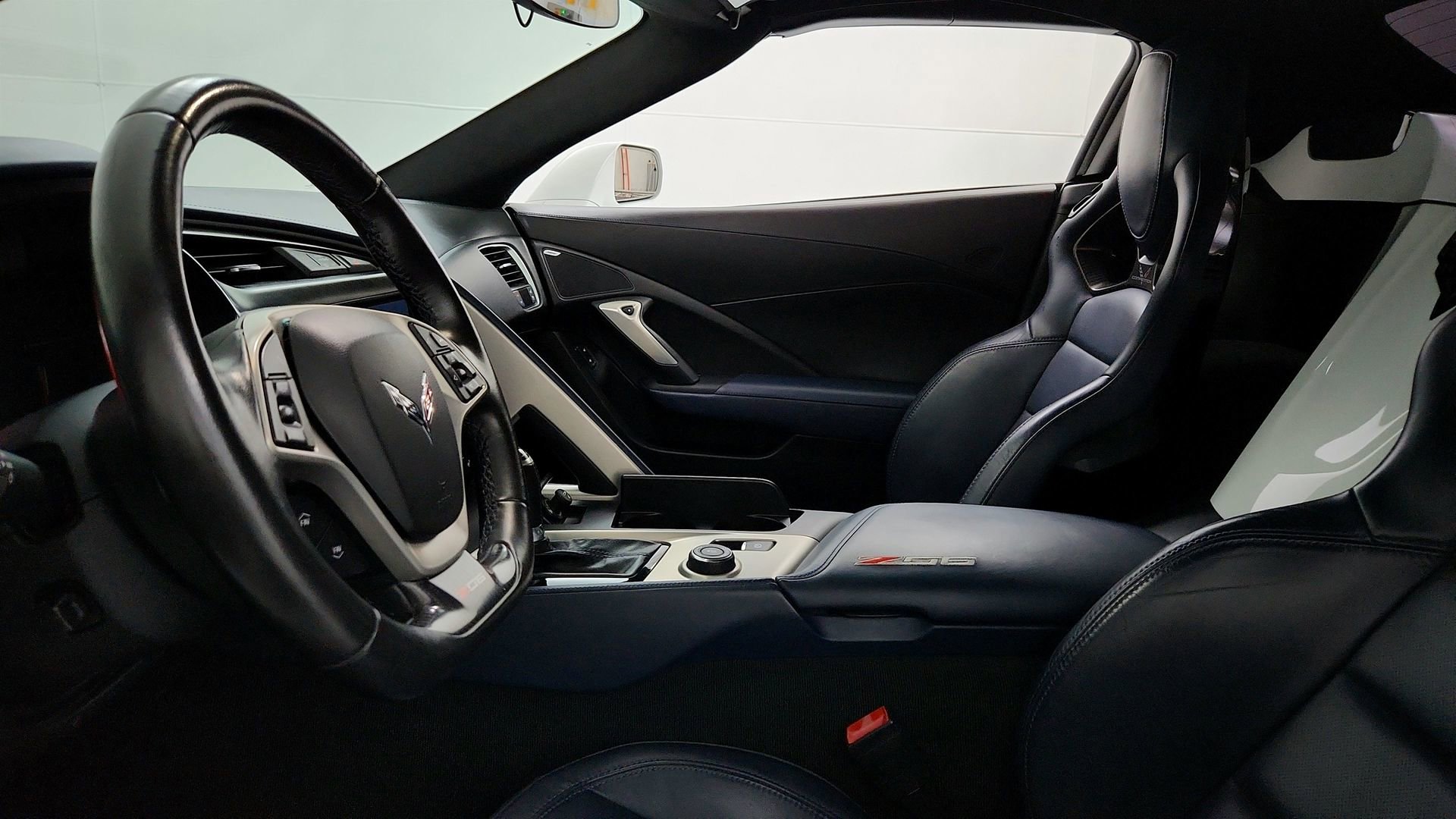 Certified 2015 Chevrolet Corvette Z06 w/ 3LZ Preferred Equipment Group RWD image 12