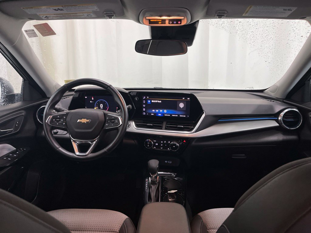 Used 2024 Chevrolet Trax LT w/ LT Convenience Package FWD image 9