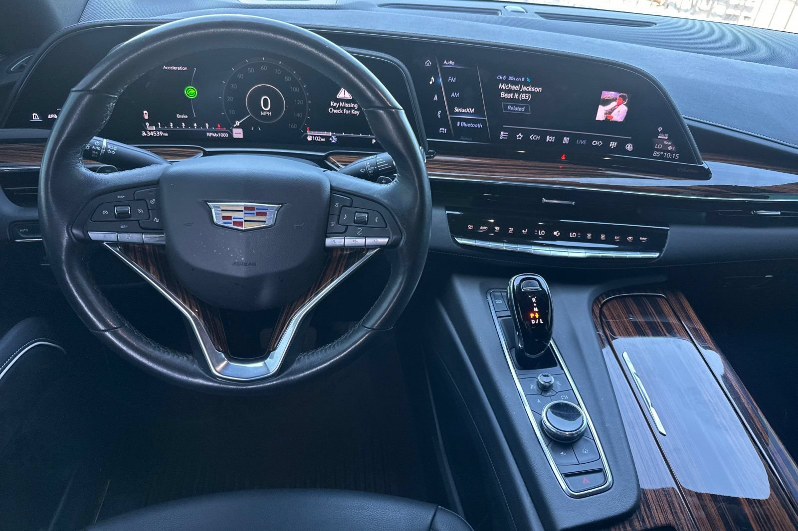 Used 2022 Cadillac Escalade Luxury AWD/4WD image 16