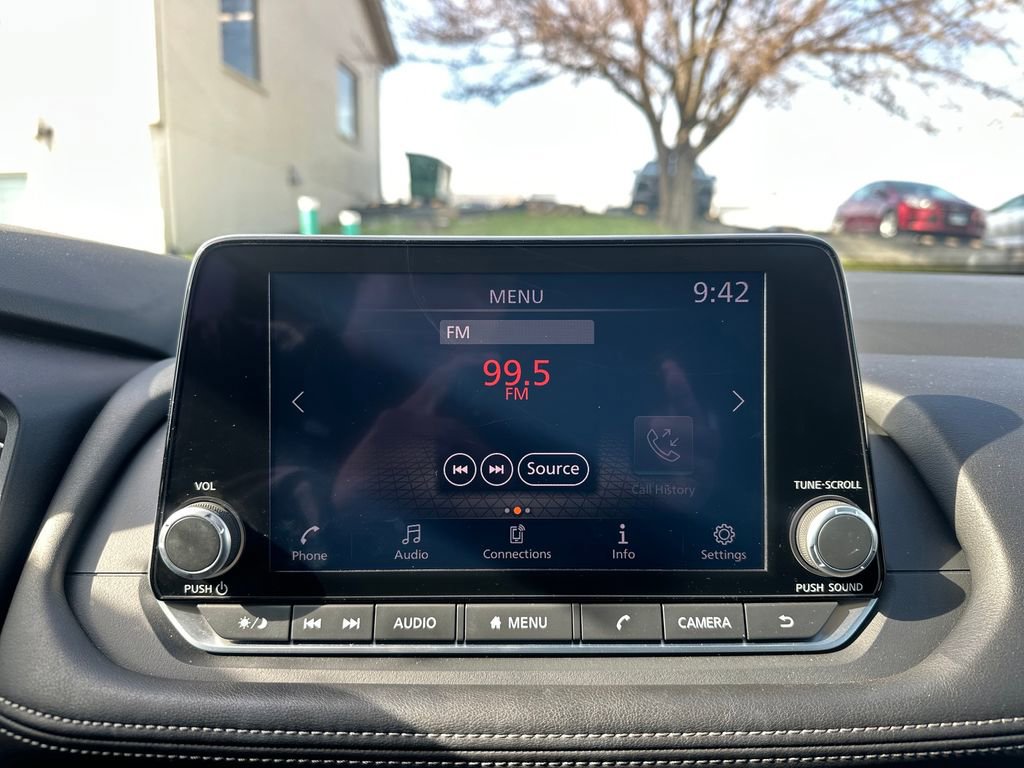 Used 2025 Nissan Rogue S FWD image 22