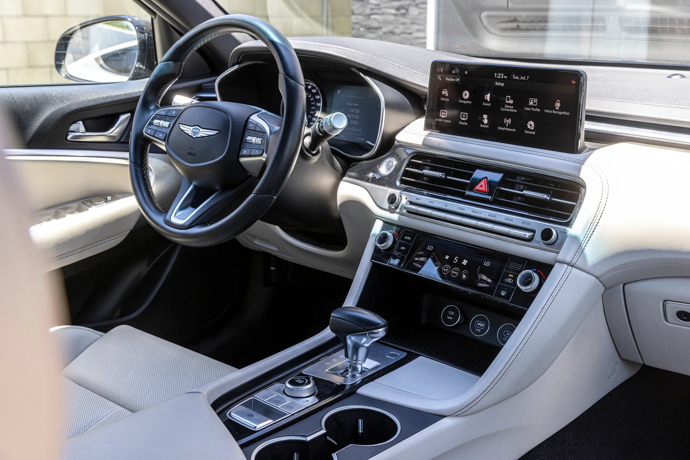 Used 2025 Genesis G70 2.5T RWD image 27