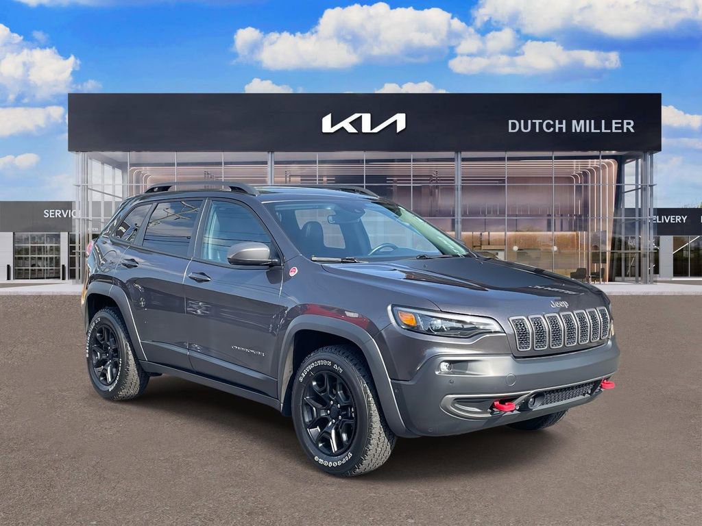 Used 2019 Jeep Cherokee Trailhawk video 1