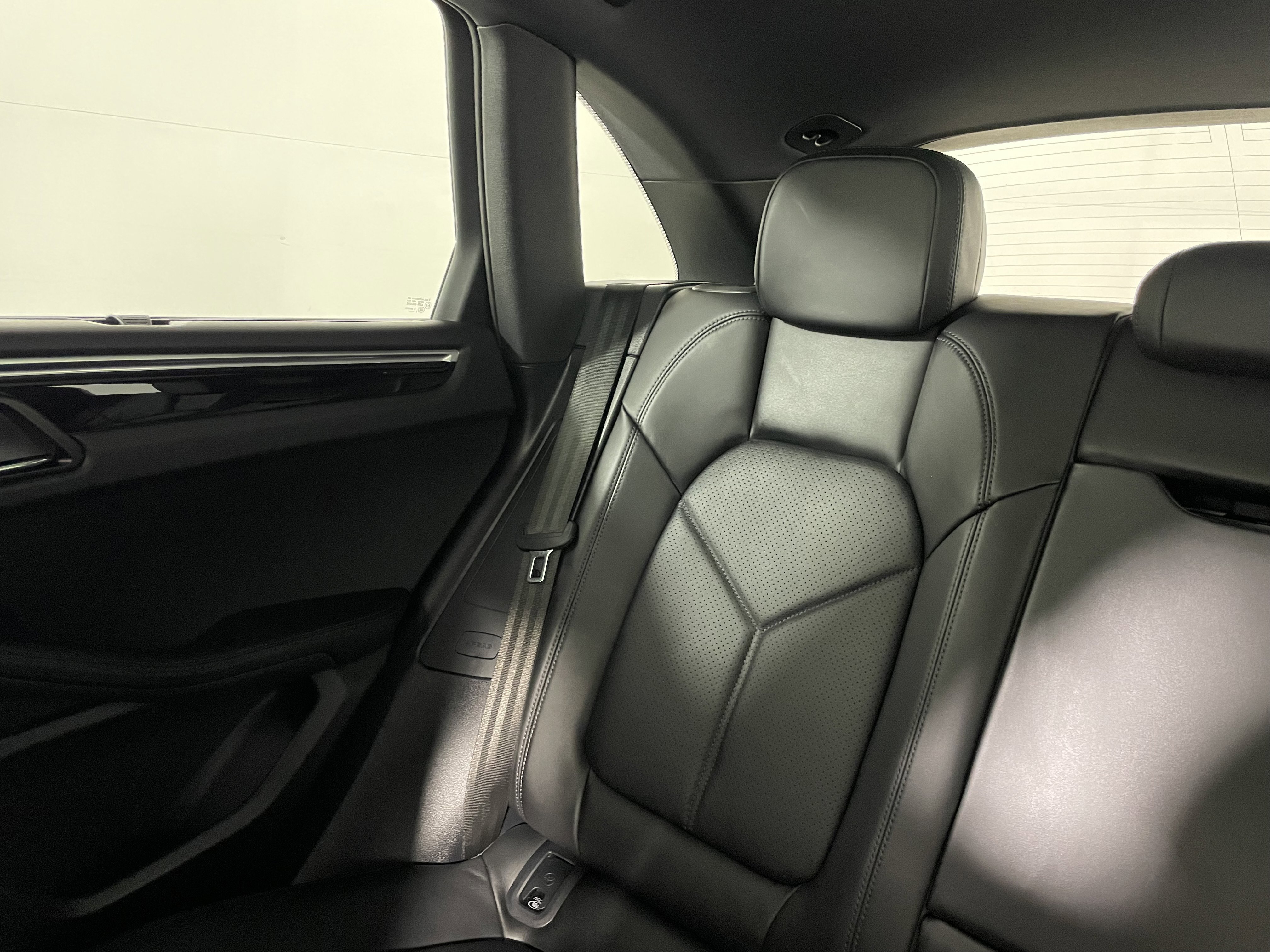 Certified 2021 Porsche Macan image 15