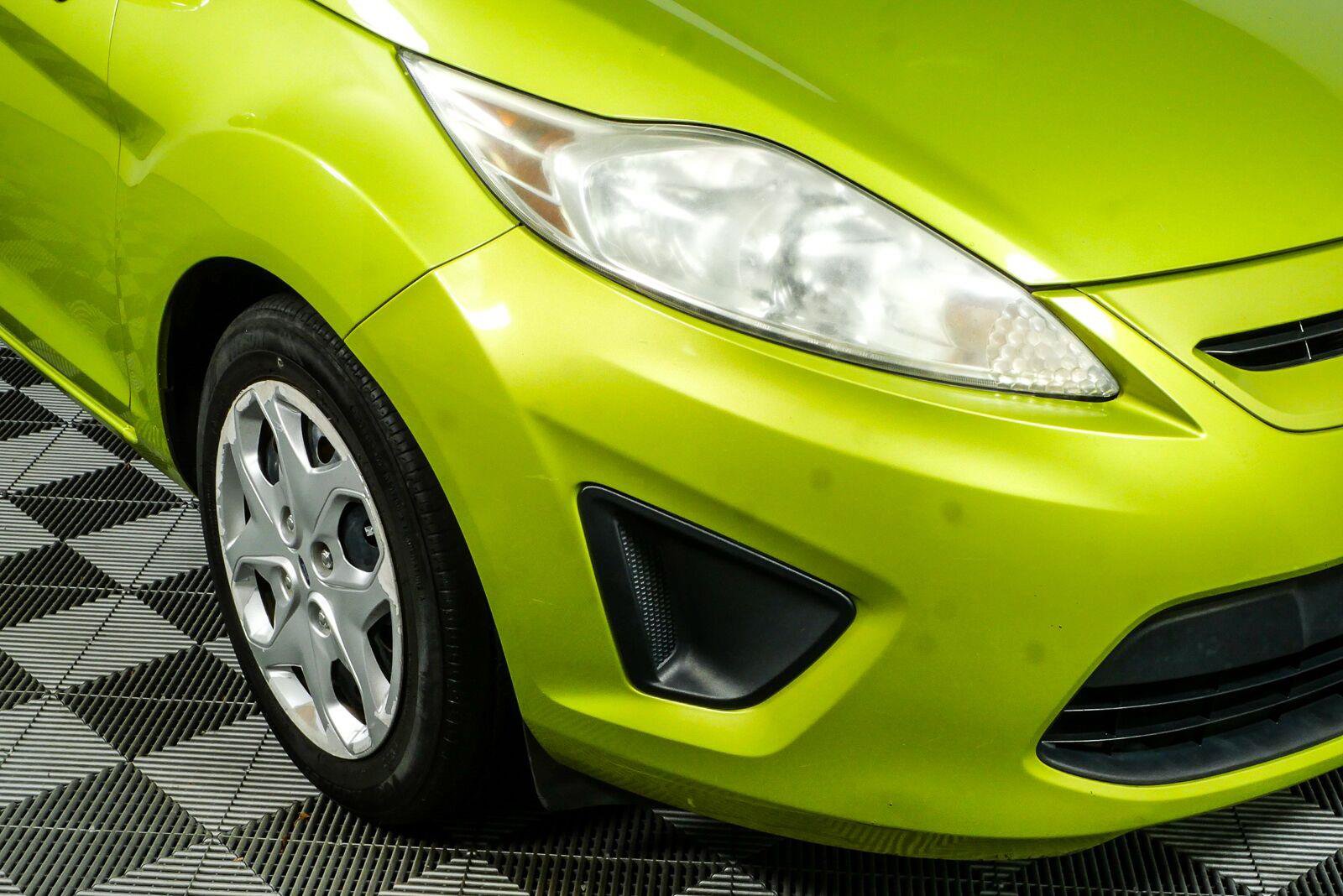 Used 2013 Ford Fiesta SE FWD image 33