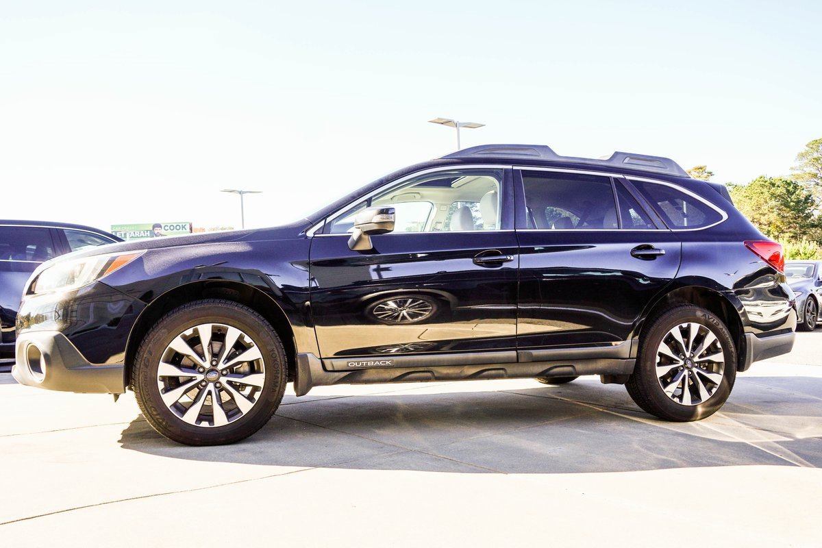 Used 2017 Subaru Outback 2.5i Limited image 3
