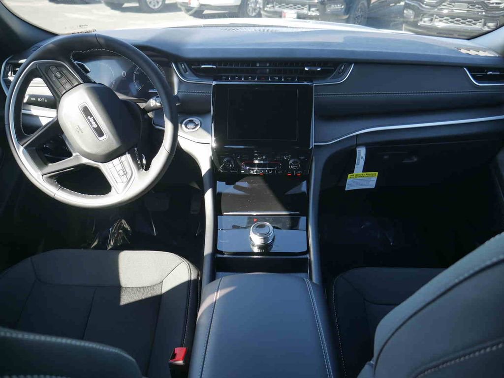 New 2025 Jeep Grand Cherokee Laredo X w/ Luxury Tech Group I image 4