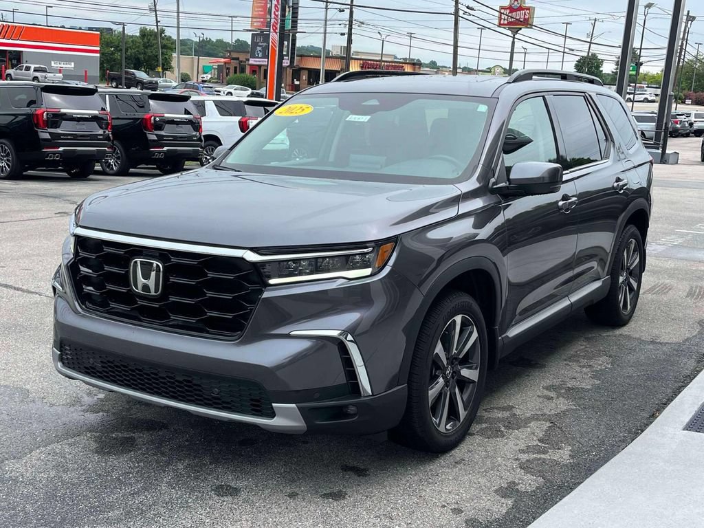 Used 2025 Honda Pilot Touring image 7