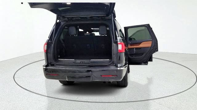 Used 2021 Lincoln Navigator Reserve AWD/4WD image 17
