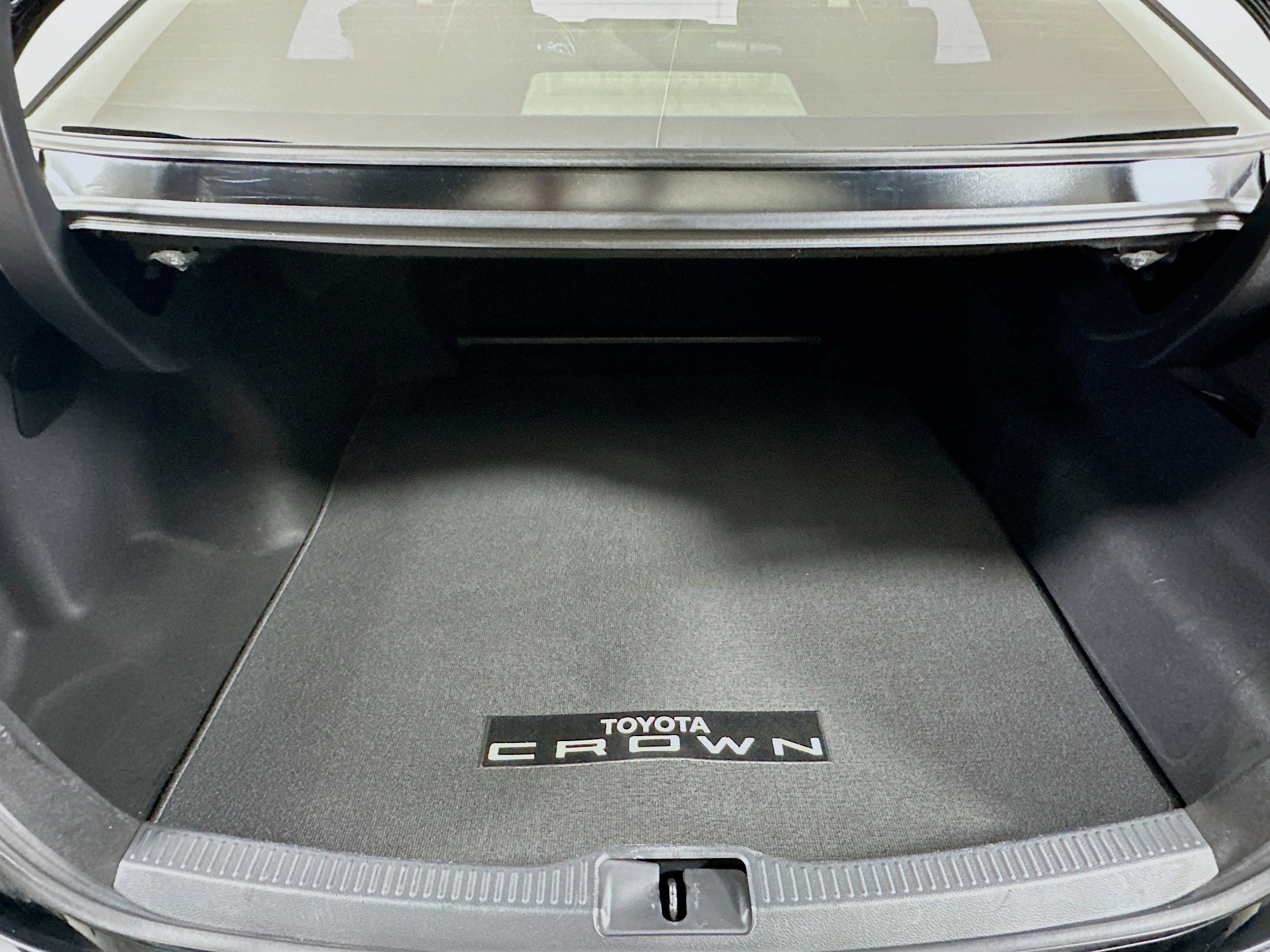 Used 2023 Toyota Crown XLE image 28