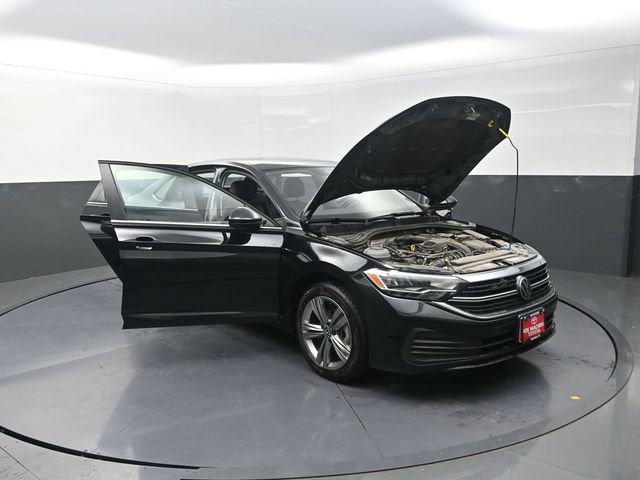 Used 2024 Volkswagen Jetta SE FWD image 39