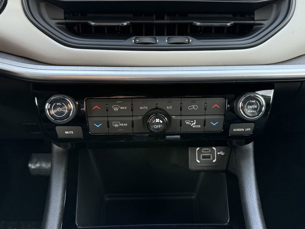 New 2026 Jeep Compass Limited image 21