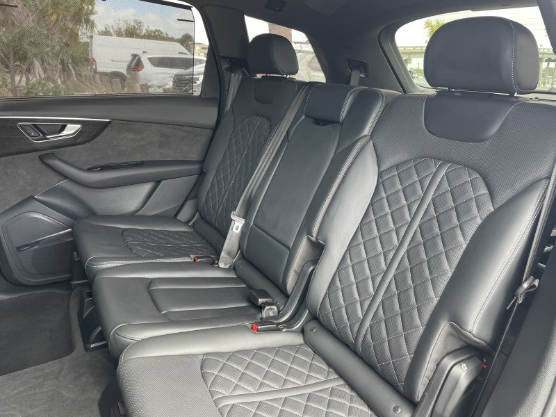 Used 2020 Audi SQ7 Prestige w/ Prestige Package AWD/4WD image 11
