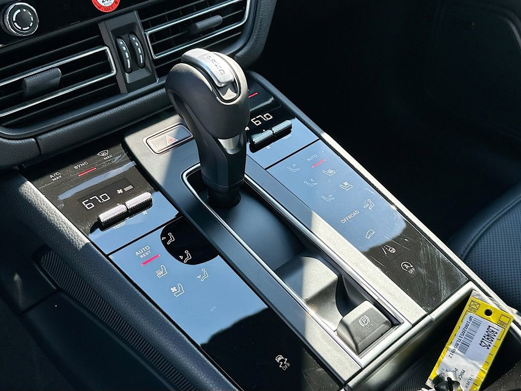 Certified 2026 Porsche Macan AWD/4WD image 19