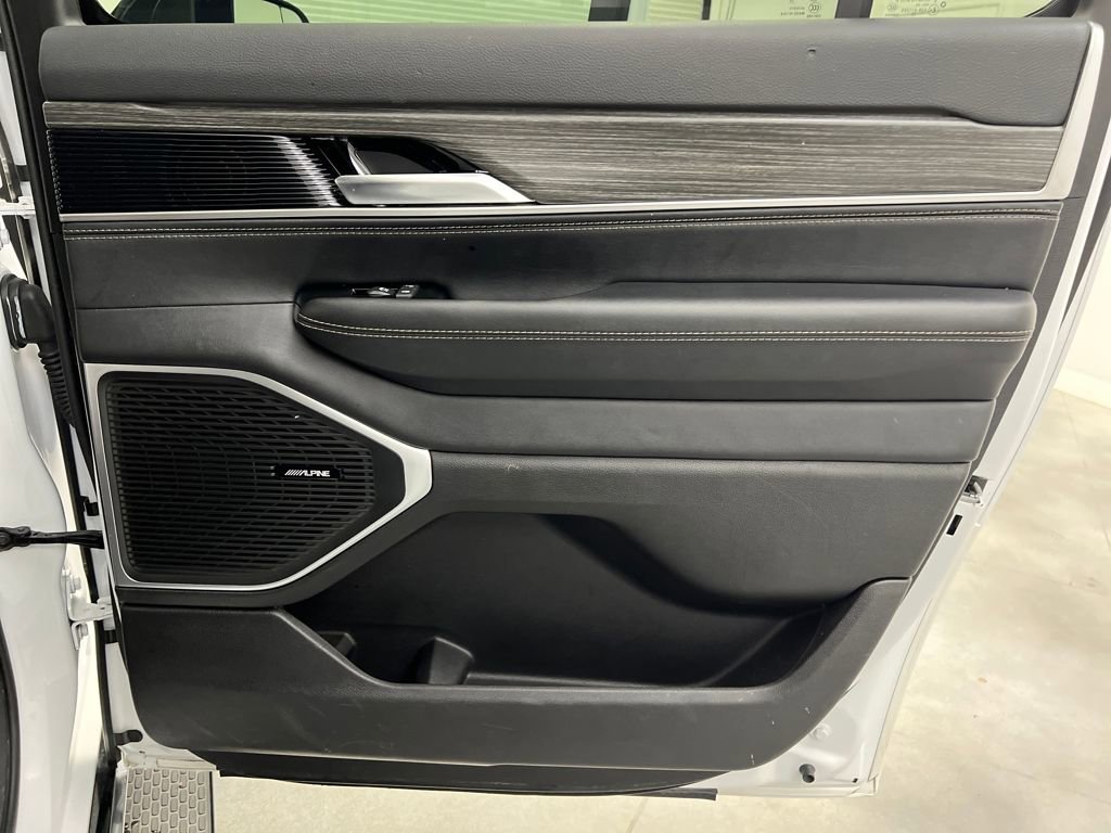 Used 2024 Jeep Wagoneer L Series II w/ Flexible Seating Group image 22